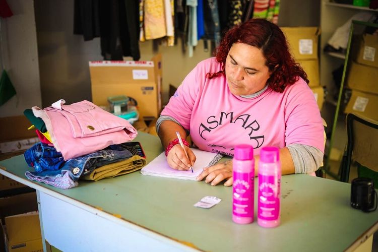 Globo doa roupas do BBB a projeto social com Gerando Falcões