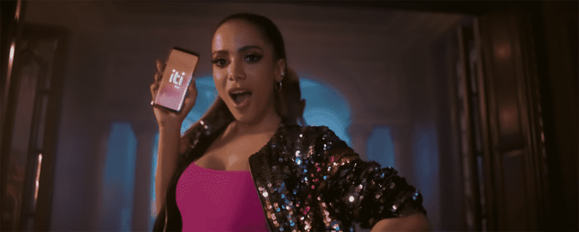 App do Itaú apresenta campanha estrelada por Anitta, Grazi Massafera e MC Jottapê