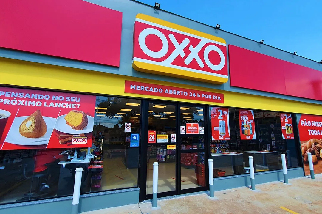 OXXO transforma meme “Acordei e minha casa virou um OXXO” em campanha de Halloween