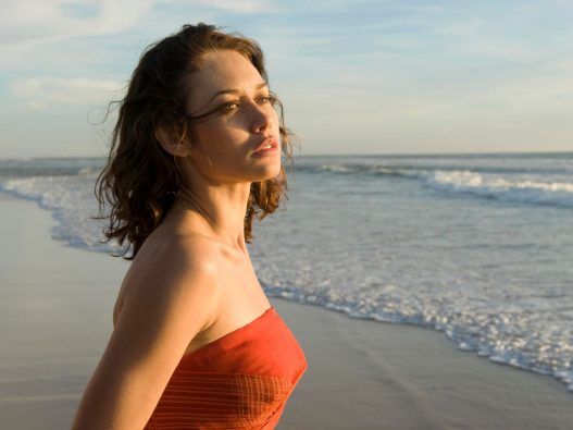 olga-kurylenko-romance-527x395.jpg