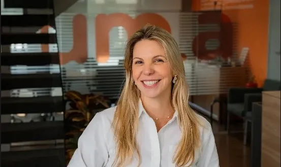 Agaxtur MICE e um.a Diversidade Criativa anunciam Lucia Ferrari como diretora de novos negócios