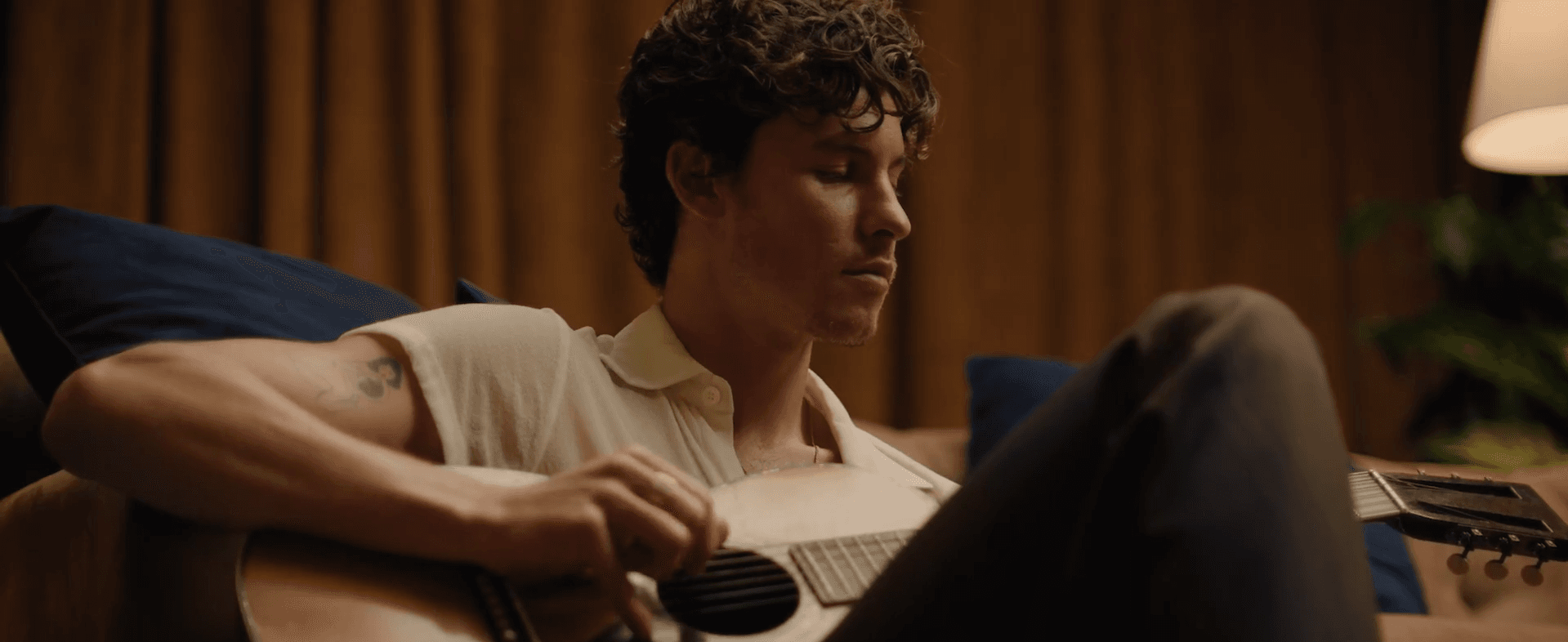 Shawn Mendes estrela campanha da Meta