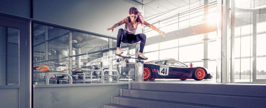 Leticia Bufoni faz tour radical na sede da McLaren