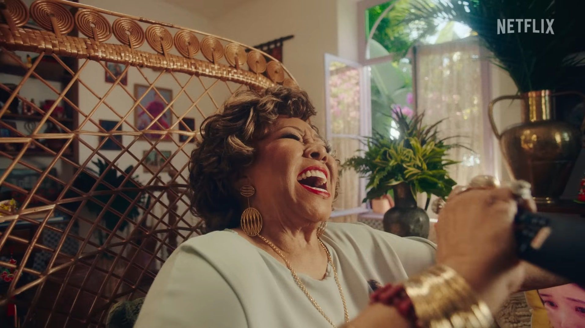 Netflix chama Alcione para cantar coreano e promover k-drama