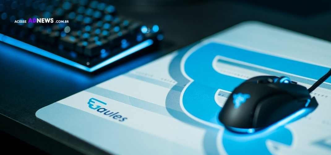 Razer e Gaules lançam edição especial do mousepad Gigantus V2