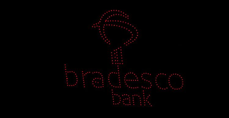Bradesco promove show de drones na Tardezinha em Miami