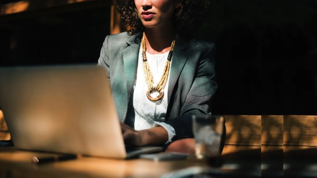 Mulheres são só 19,2% da força de TI no Brasil e paridade só deve chegar após 2100, aponta estudo