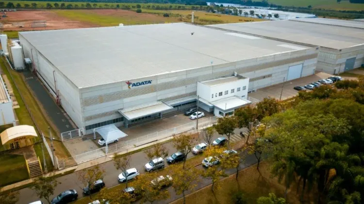 ADATA celebra 25 anos com investimento em semicondutores e sustentabilidade no Brasil