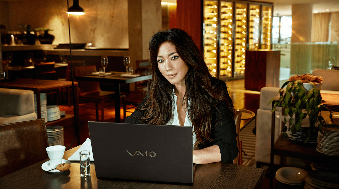 Campanha da VAIO traz tema de emporaderamento com Danni Suzuki