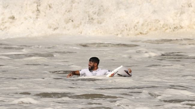 Italo-Ferreira-prancha-olimpiadas.jpg