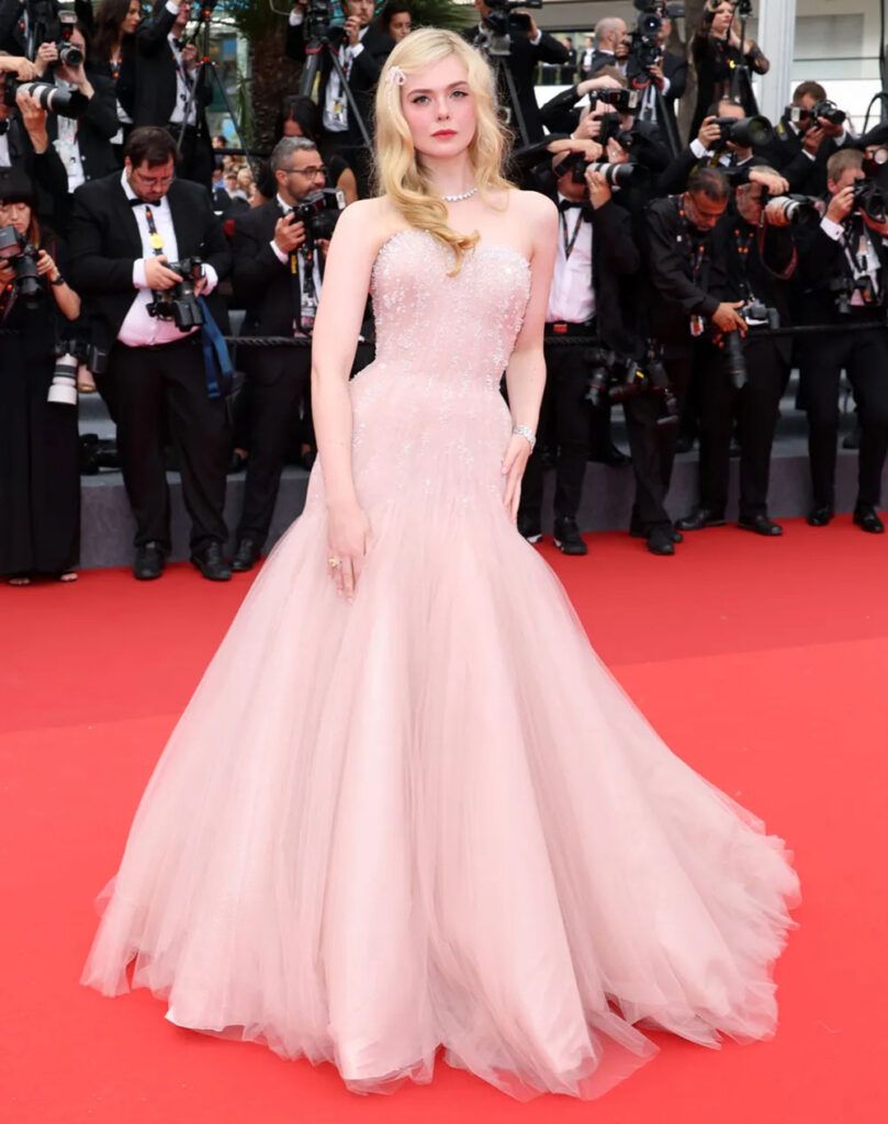 Elle-Fanning-Wore-Armani-Prive-.jpg
