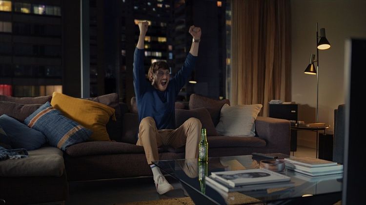 Heineken destaca a união dos torcedores da UCL com “Never alone”