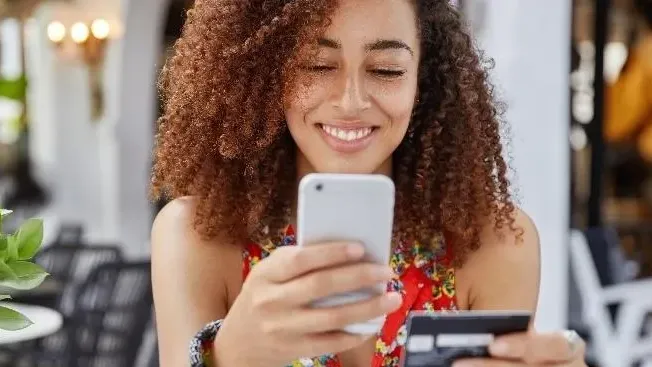 Relatório Consumo e Influência Digital 2026 Revela Perfil Racional de Compra na Internet 