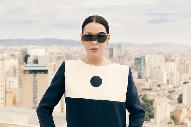 Carolina-Ferraz-estampa-a-nova-campanha-de-oculos-Pierre-Cardin-pelo-grupo-Safilo-1.jpg