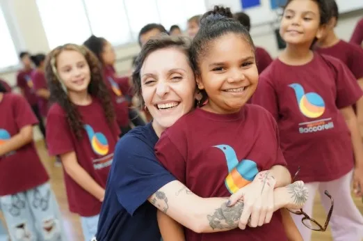 Para além da música: investimento privado assegura acolhimento e novas perspectivas para jovens da segunda maior favela da América Latina