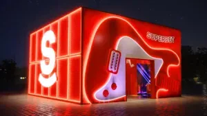 4.-Externo_Superbet_estande_100m2_lateral_S-e-guitarra-300x169.webp