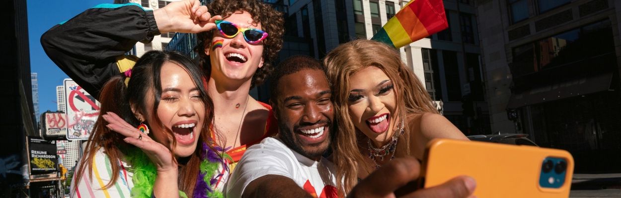 Retratar causa LGBTQIAP+ ainda é desafio para marcas