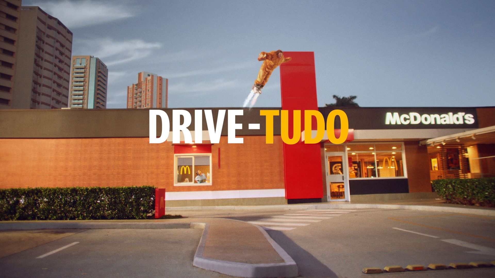 Méqui amplia Drive-Thru para outros veículos e vira Drive-Tudo