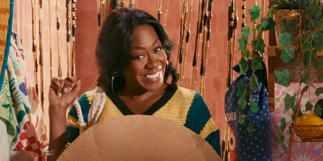 Serasa grava em Hollywood com Tichina Arnold, a Rochelle de "Todo Mundo Odeia o Chris", em campanha sobre cupons e negociação de dívidas
