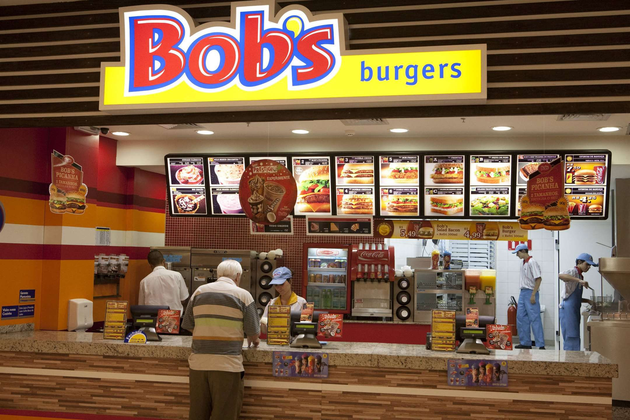 Bob’s lança Bob’s Crush, sorvete azul sabor Chiclete com Balas Fini