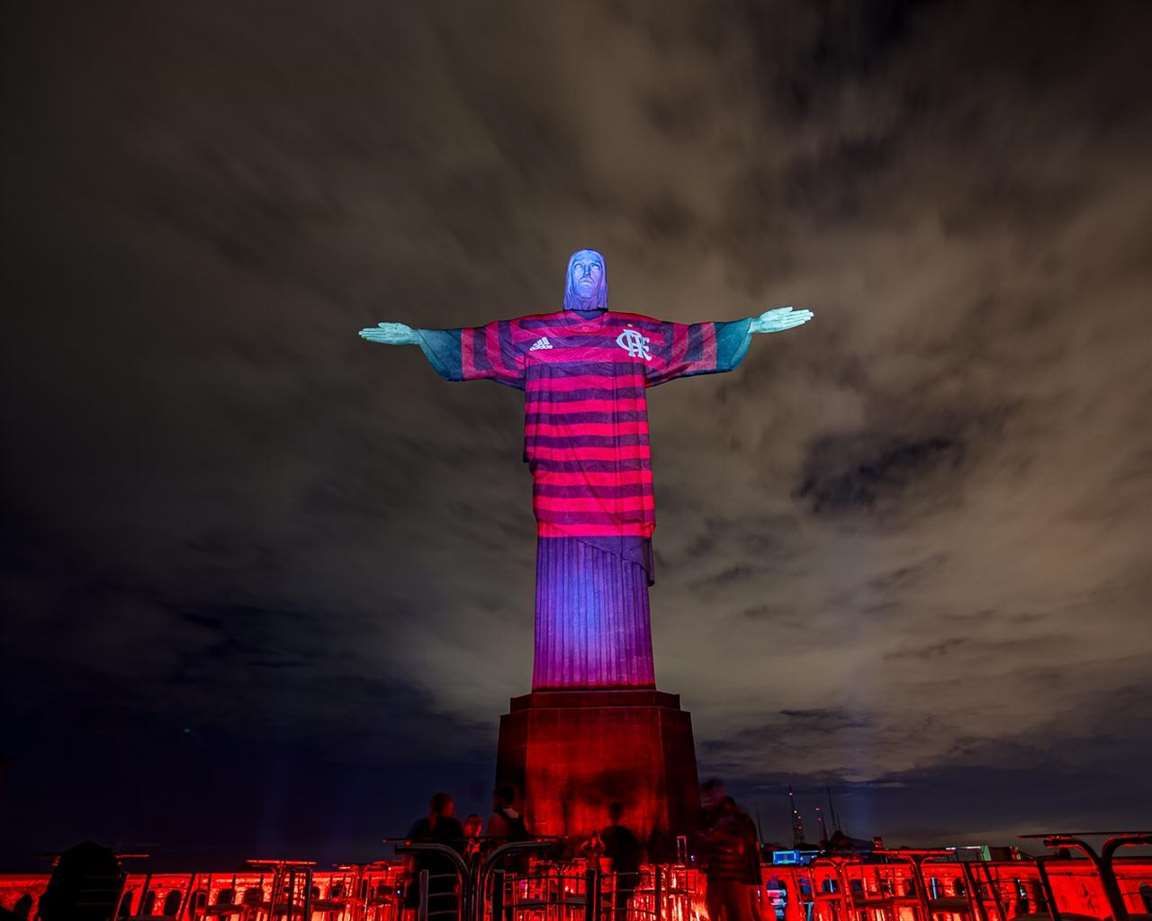 Ogilvy Brasil e Adidas vestem Cristo Redentor com camisa do Flamengo para final do Libertadores