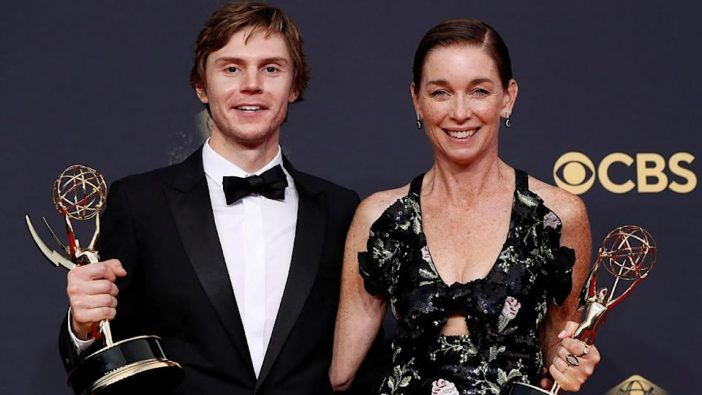 julianne-and-evan-emmy-2021-702x395.jpg