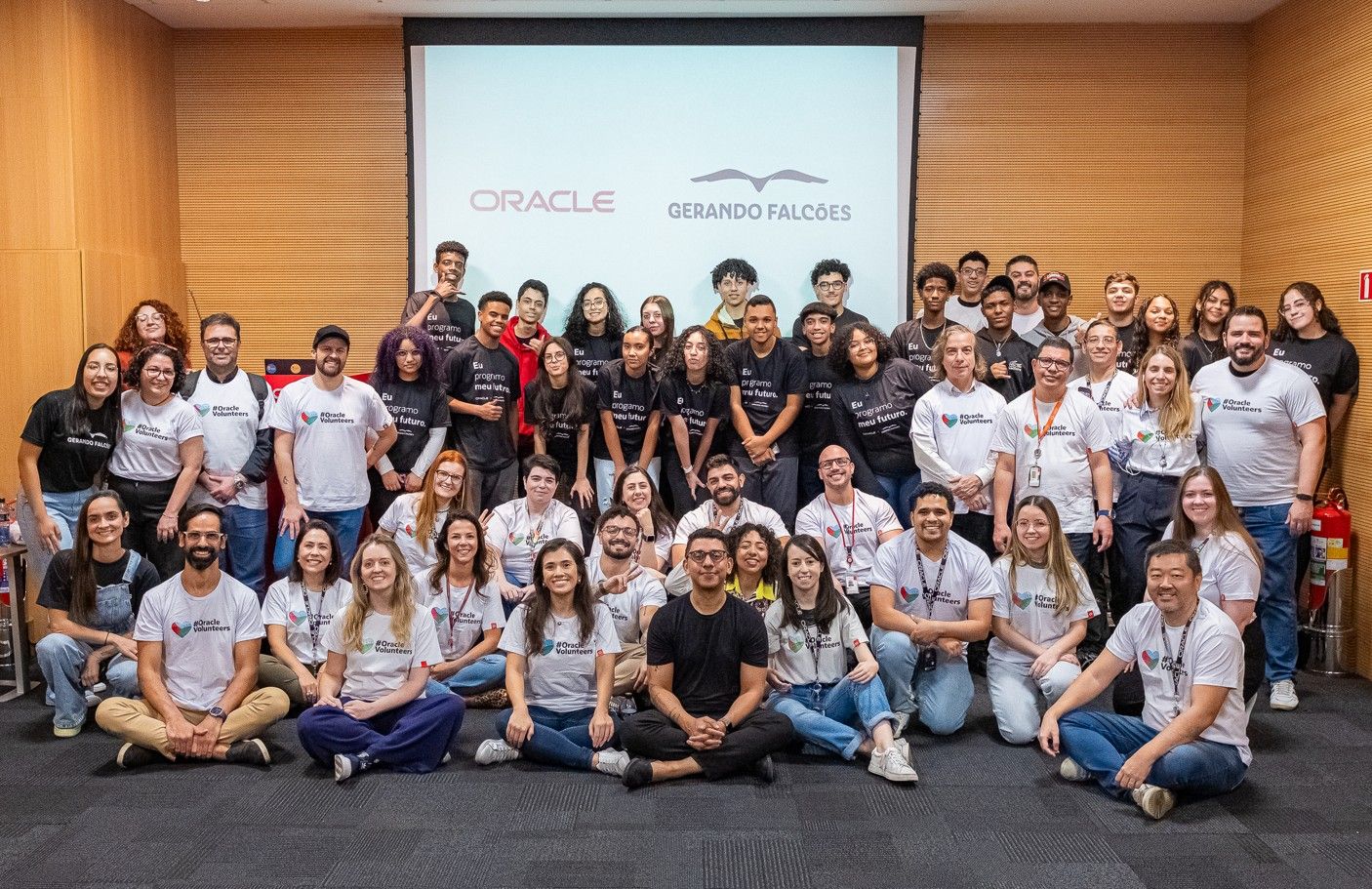 Oracle e Gerando Falcões capacita jovens para o mercado de tecnologia
