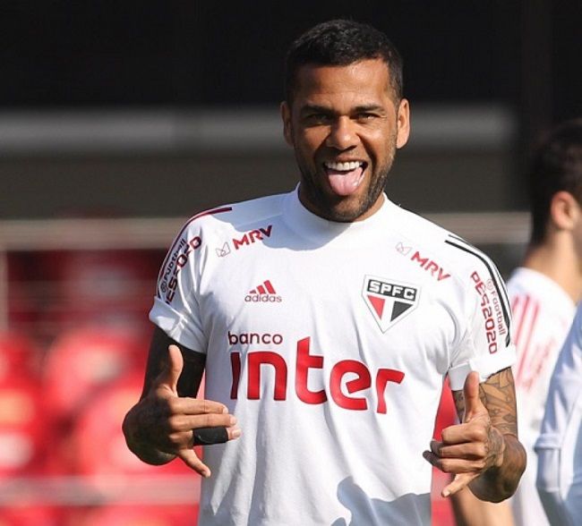 dani-alves-text.jpeg