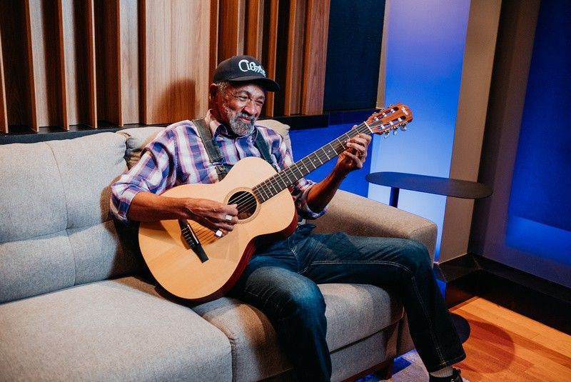 Ex-Fundo de Quintal, Cleber Augusto volta a cantar via IA