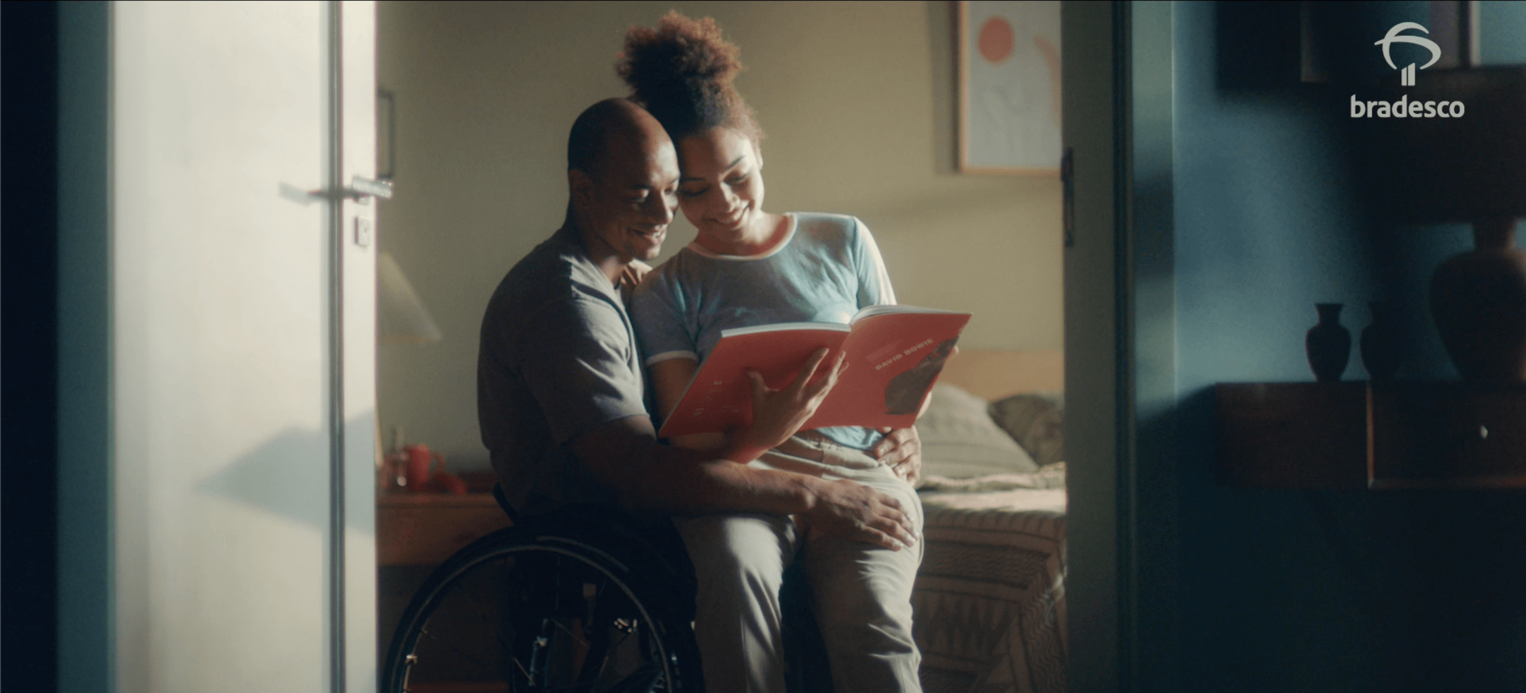 Bradesco inova em campanha multimídia com single inédito