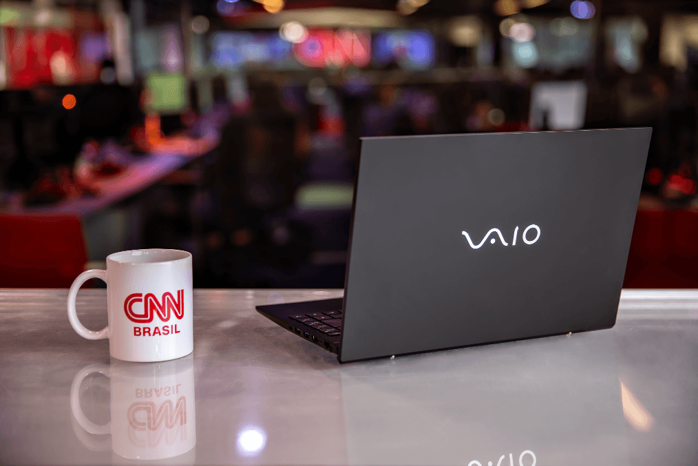 CNN Brasil  firma parceria com Positivo Tecnologia