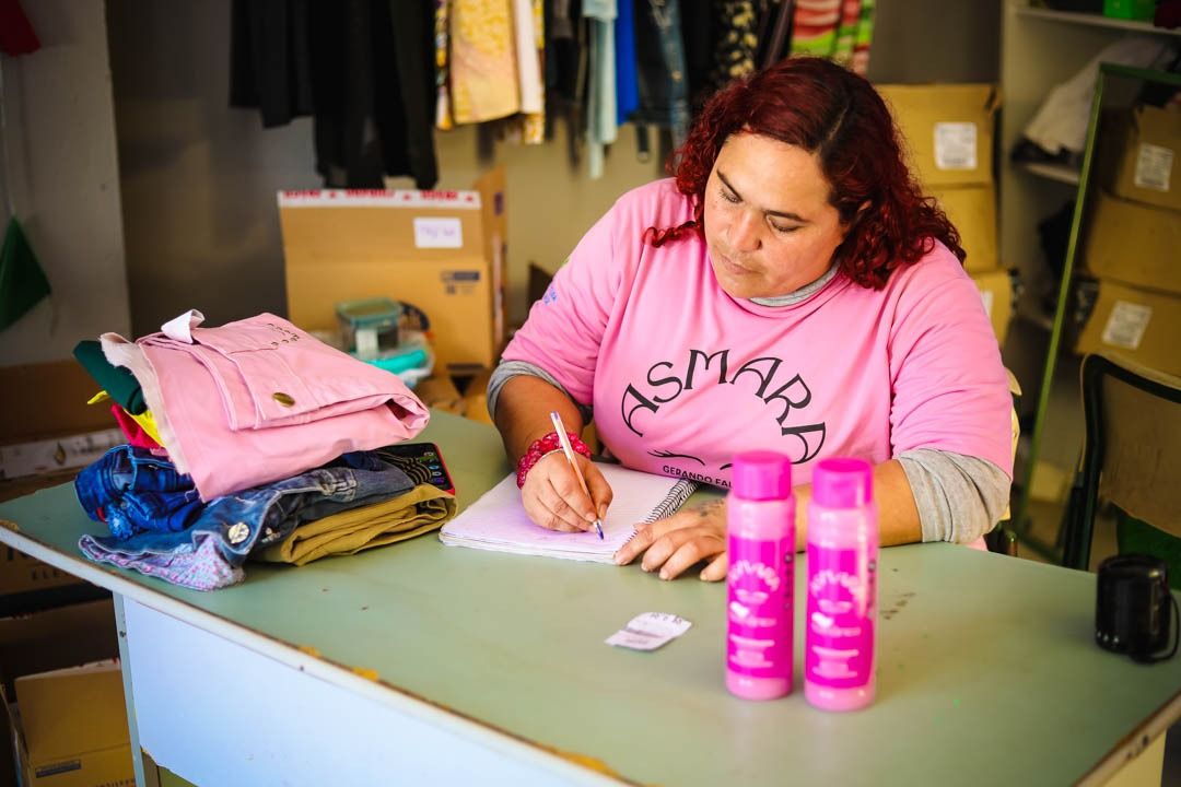 Globo doa roupas do BBB a projeto social com Gerando Falcões