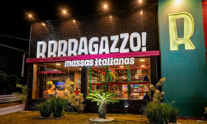 Ragazzo aposta em trava-língua com Gil do Vigor para promover rodízio e refil