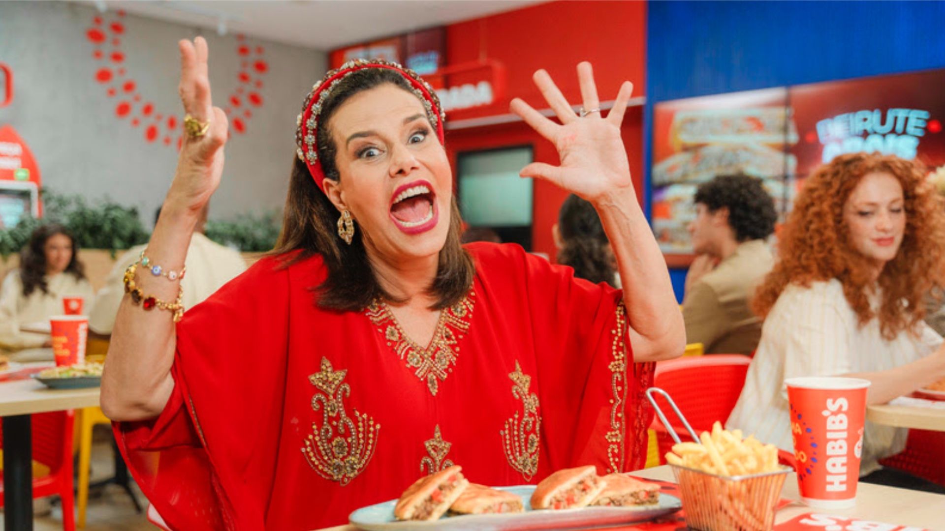 Narcisa Tamborindeguy apresenta novo beirute do Habib’s