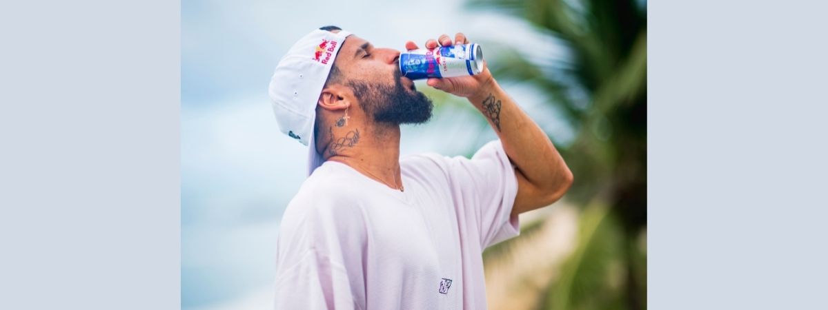 Italo Ferreira ganha game e estampa nova embalagem de Red Bull