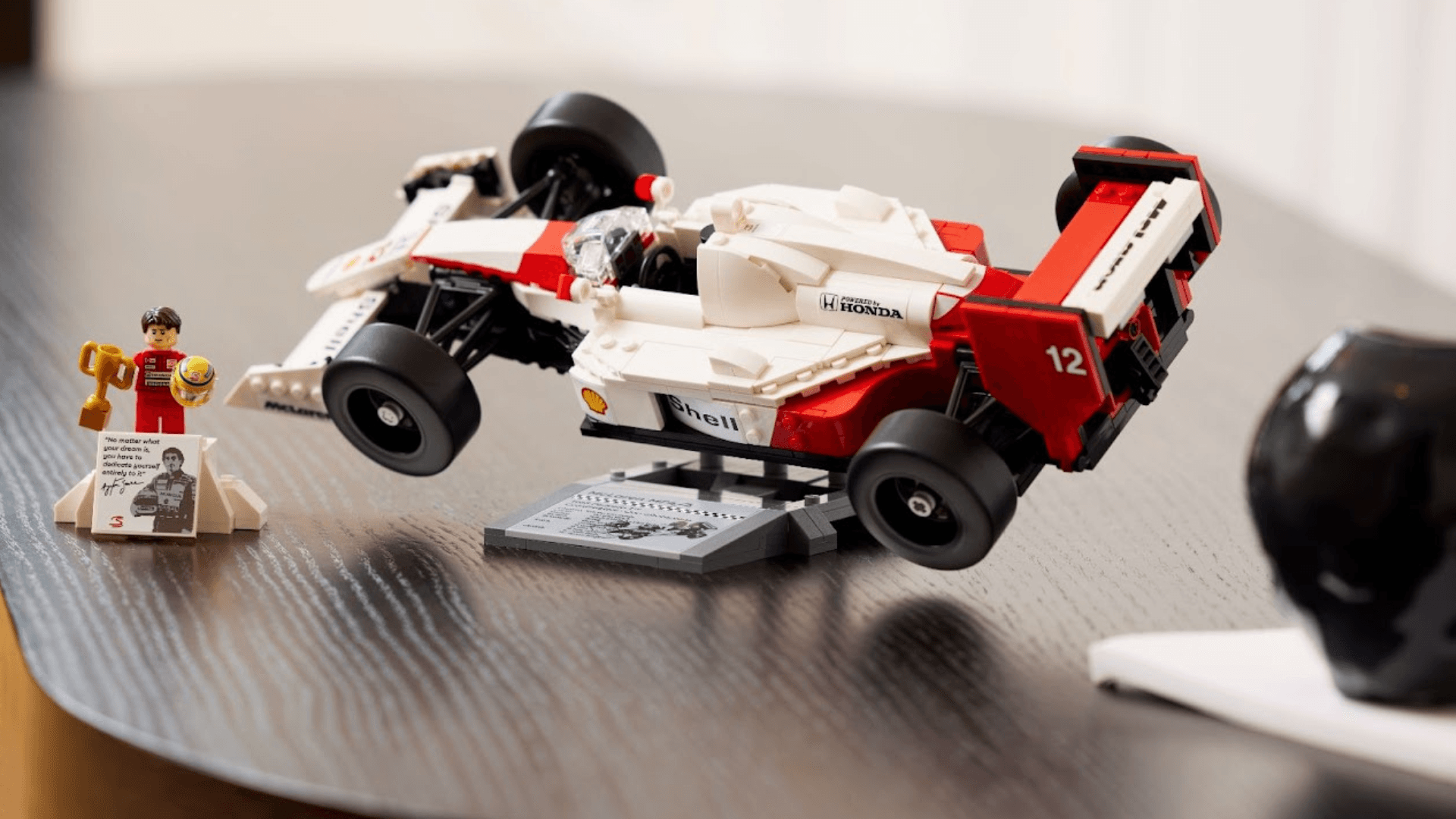 Senna Brands e LEGO homenageiam primeiro título de Ayrton Senna com McLaren montável 