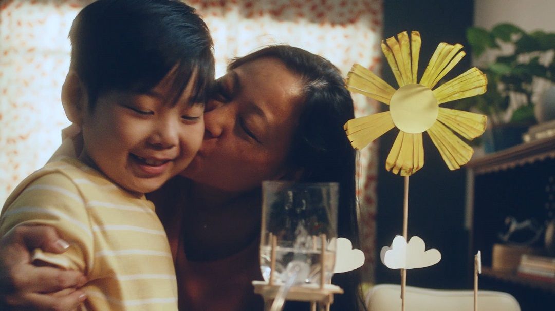 Ao som de Beatles, Ninho lança filme de Dia das Mães