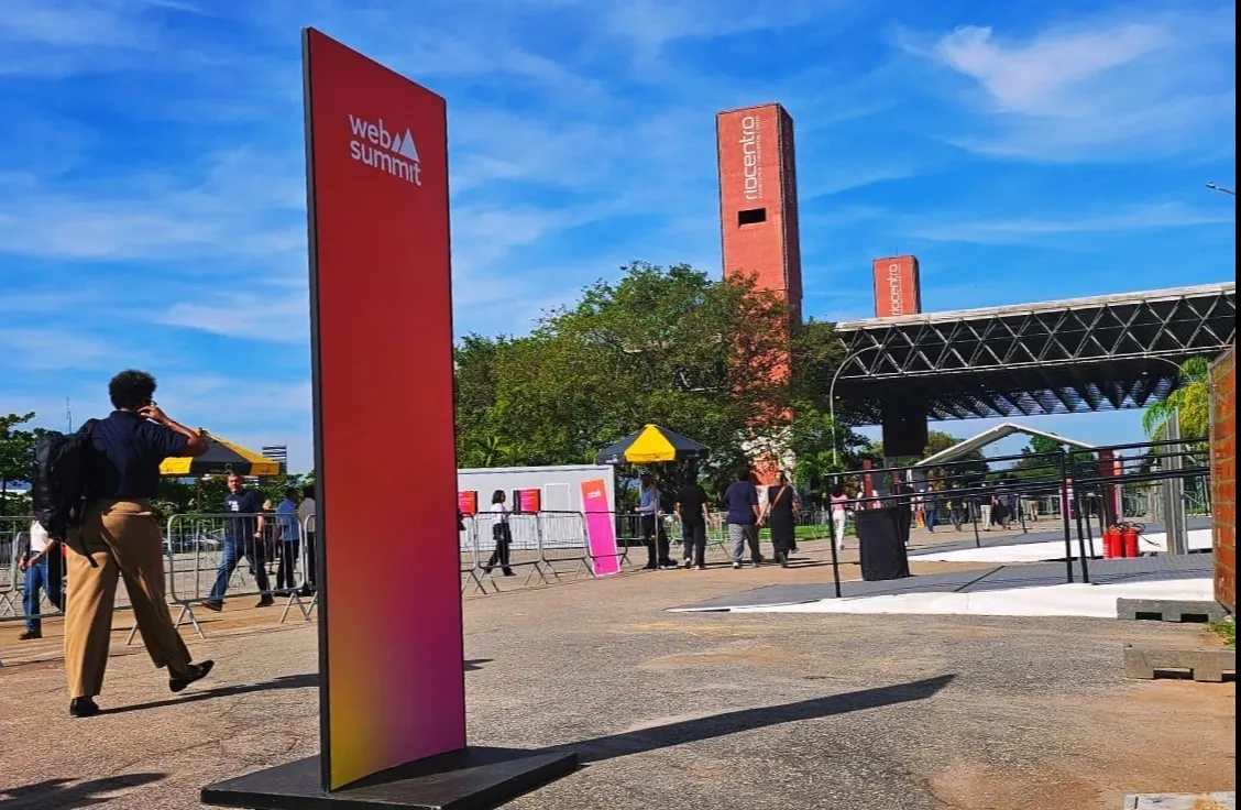 IA, marcas atemporais e expansão global pautam debates no Web Summit Rio 2026