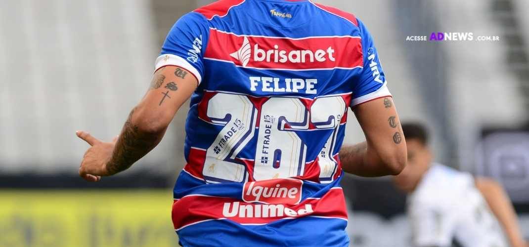 Jogadores do Fortaleza jogam com numeração trocada em ação da Panini