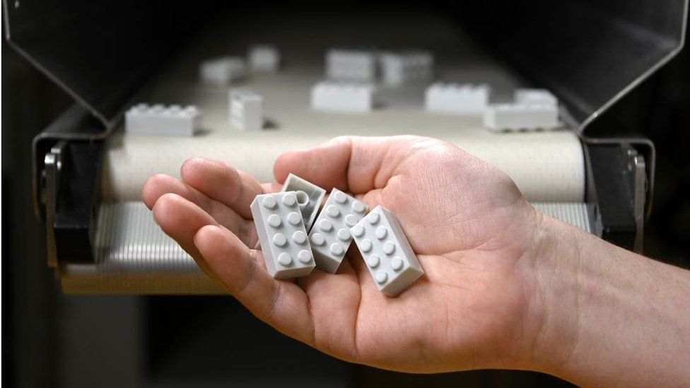 119030684_lego2.jpg