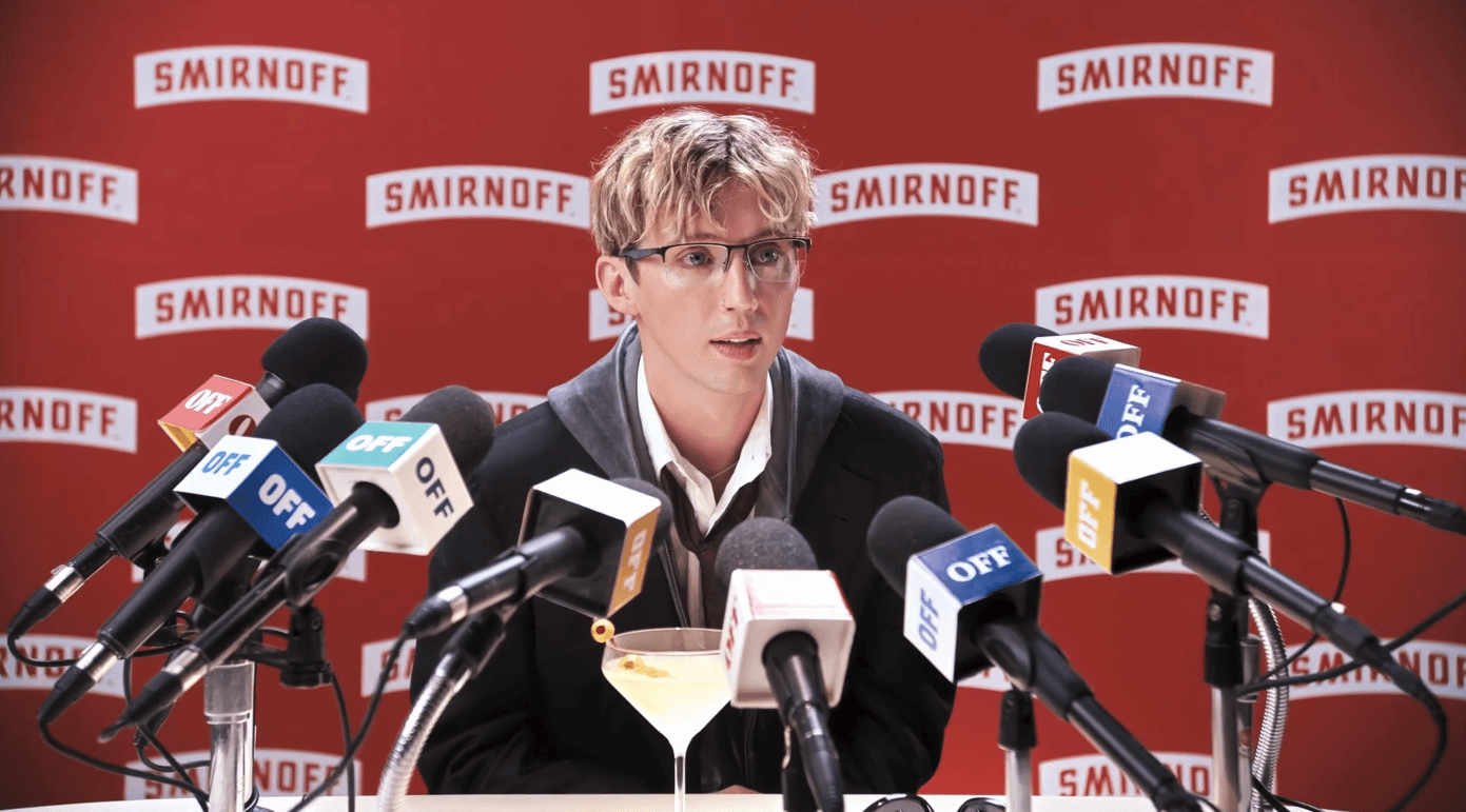 Smirnoff cria cargo fictício de Chief Vibes Officer