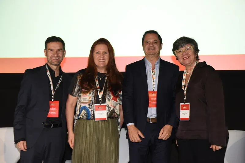 ABA Summit 2025 discute marketing quântico e novas estratégias para consumidores do futuro