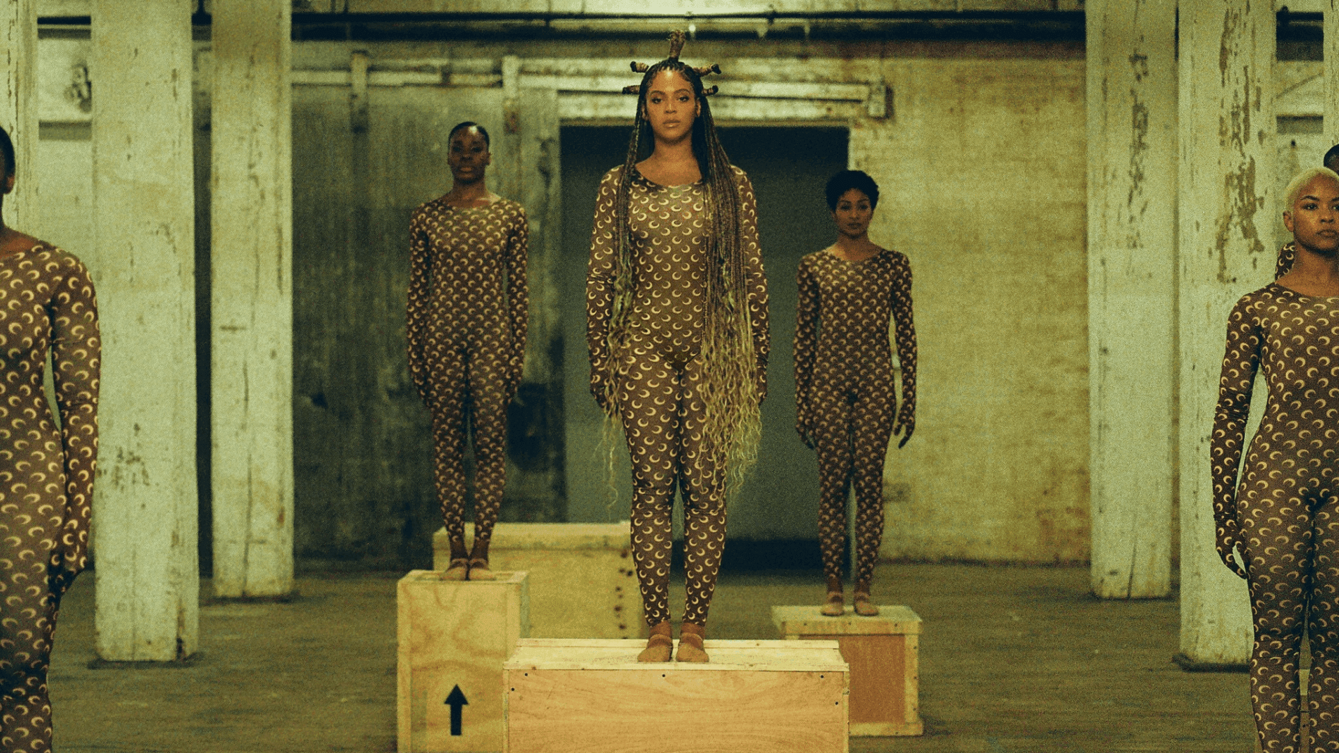 Beyoncé doa macacão usado em ‘Black is King’ para leilão do ‘Create 100’