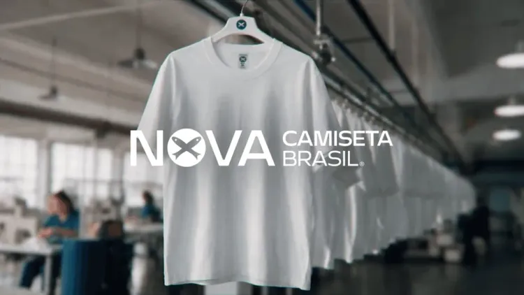 Hering instala vending machine no Aeroporto de Guarulhos para lançamento da Camiseta Brasil
