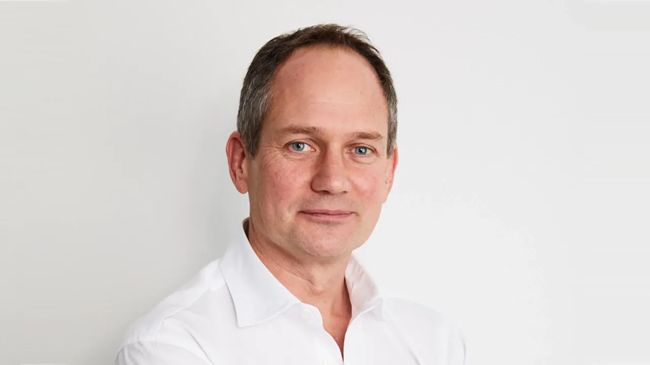 Andrew Scott anuncia aposentadoria do cargo de COO da WPP no fim de 2025