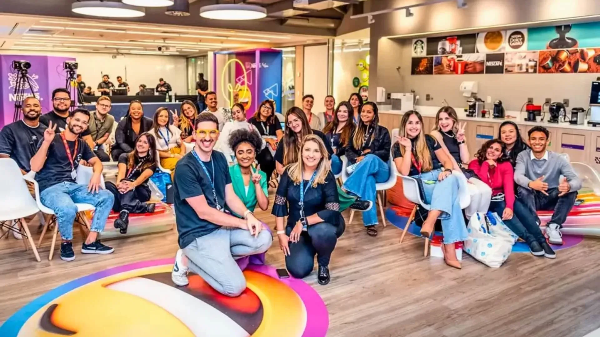 Empresas investem em influencers internos para humanizar comunicação empresarial