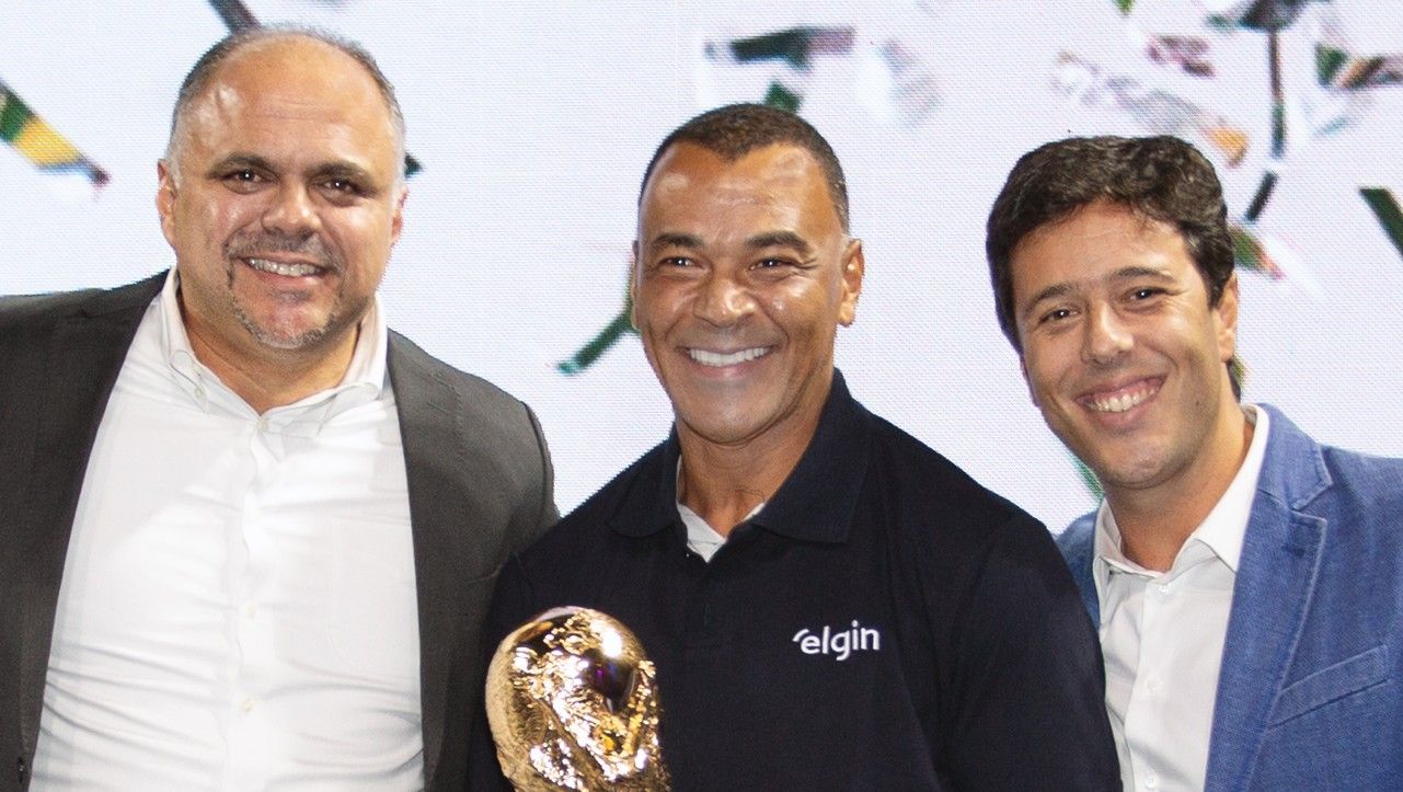 Elgin anuncia Cafu como embaixador da marca