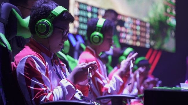 Razer-Invitational-retorna-com-Free-Fire-e-CSGO-feminino-1.jpg