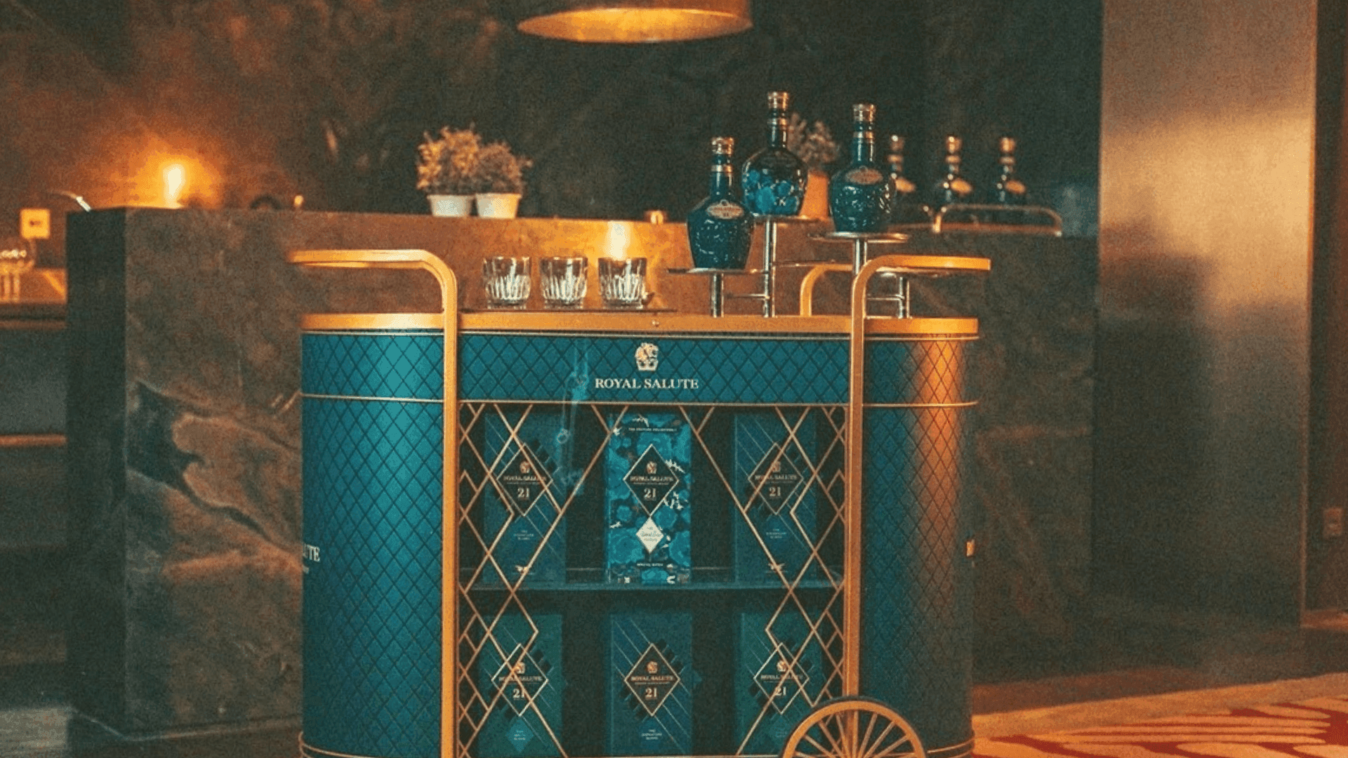 Royal Salute leva glamour e sabor ao Baile do BB com seu exclusivo whisky Richard Quinn