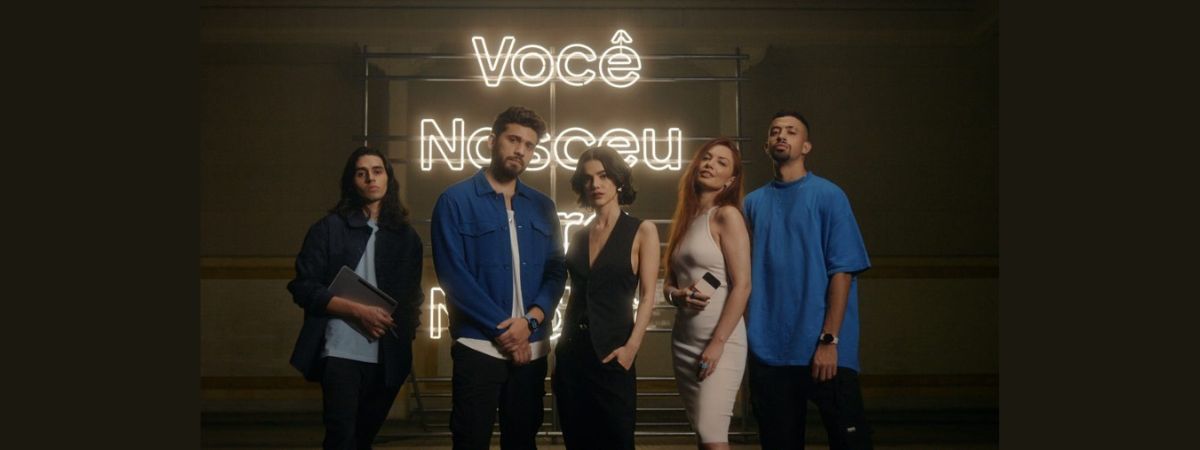 Manu Gavassi e Gustavo Mioto estrelam clipe de campanha da Samsung